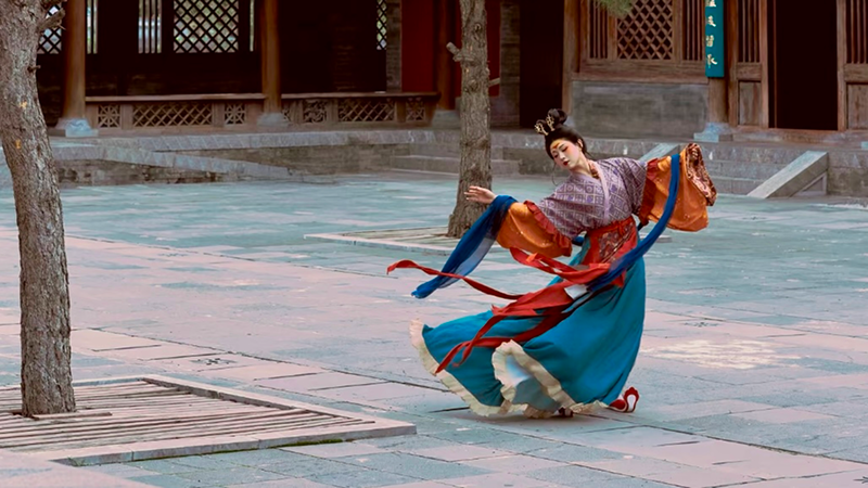 Typical Chinese clothing: fashion styles and what to try