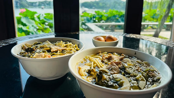 A Taste of China: Hangzhou’s Morning Noodles