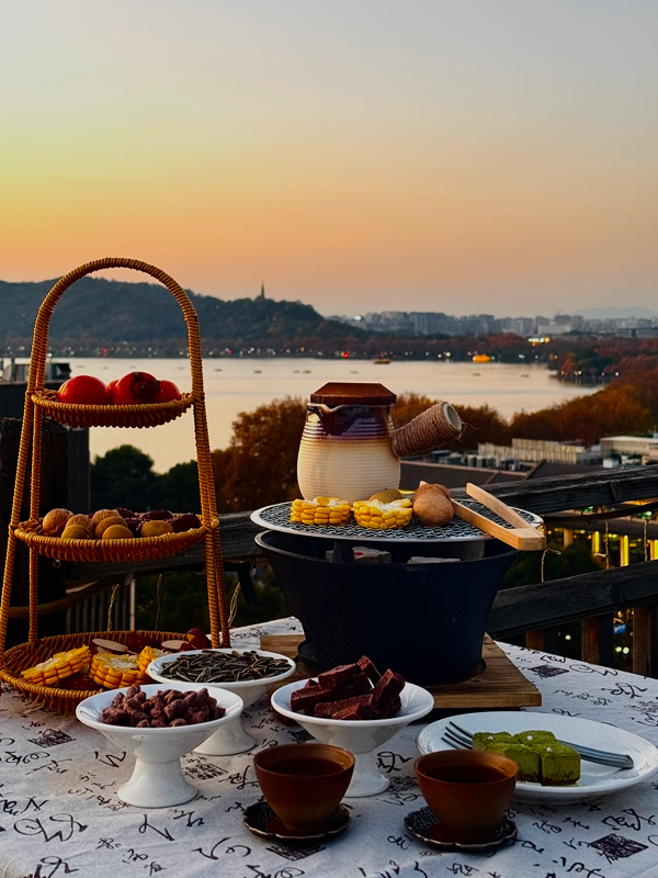 At Hangzhou: Have an afternoon tea with a local – Boil tea above the stove