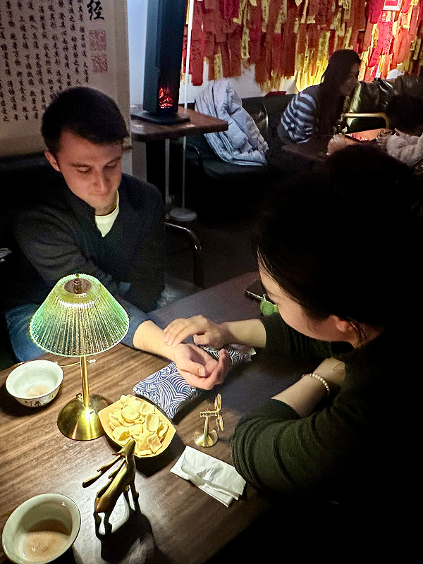 Authentic Beijing Nightlife Experience: Secret Bars & Traditional Chinese Divination