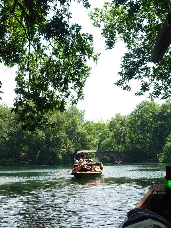 Experience the Leisurely Afternoon of Ancient Chinese Nobles at West Lake