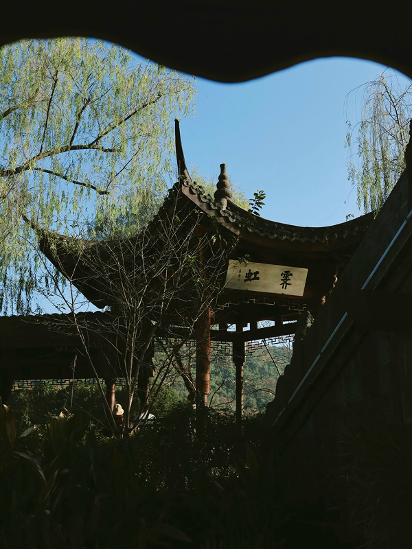 Experience the Leisurely Afternoon of Ancient Chinese Nobles at West Lake