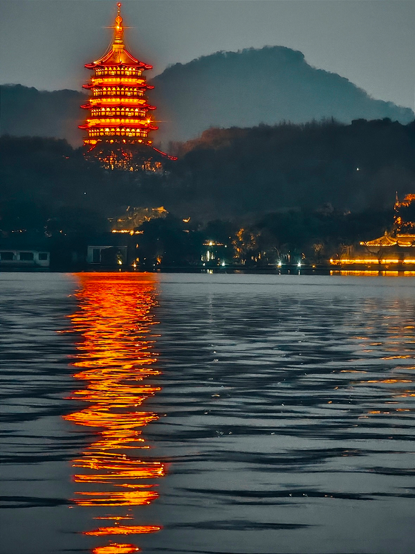 A Mystical Night Walk in Hangzhou: Wushan Bar & Night Market Experience