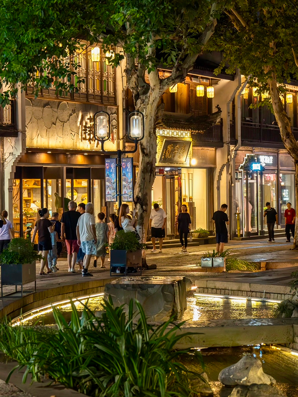 A Mystical Night Walk in Hangzhou: Wushan Bar & Night Market Experience