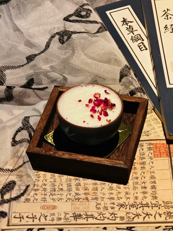 Authentic Shanghai Nightlife Experience: Secret Bars & Traditional Chinese Divination