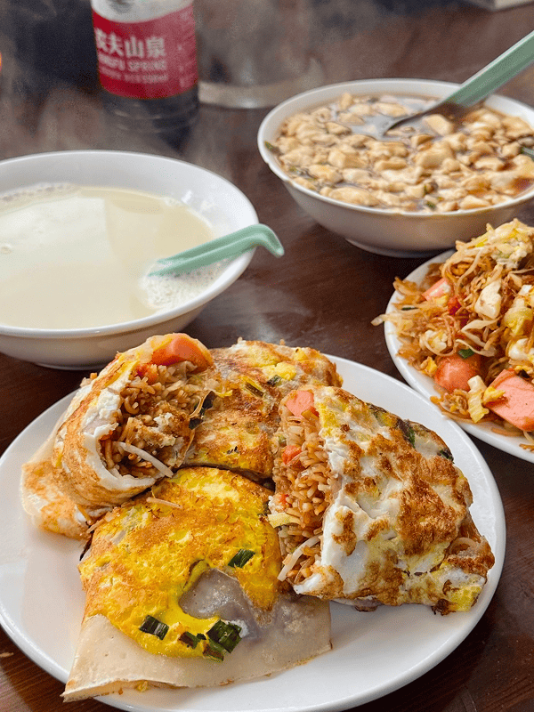 Hangzhou Foodie Tour: Wet Market Bites & Local Street Food