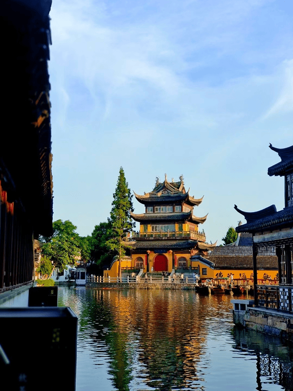 Zhujiajiao Blessing Experience: Temple Rituals, Paper Cutting & Jade Name Carving