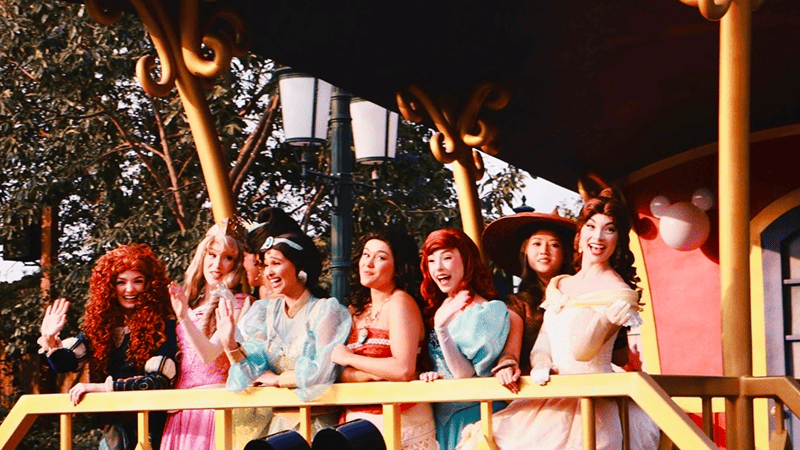 At Shanghai Disneyland, several Disney princesses lined up in a row to greet everyone.