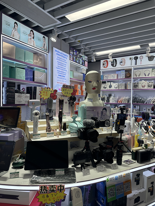 Showcase of smart robots and electronic devices at a Huaqiangbei tech store