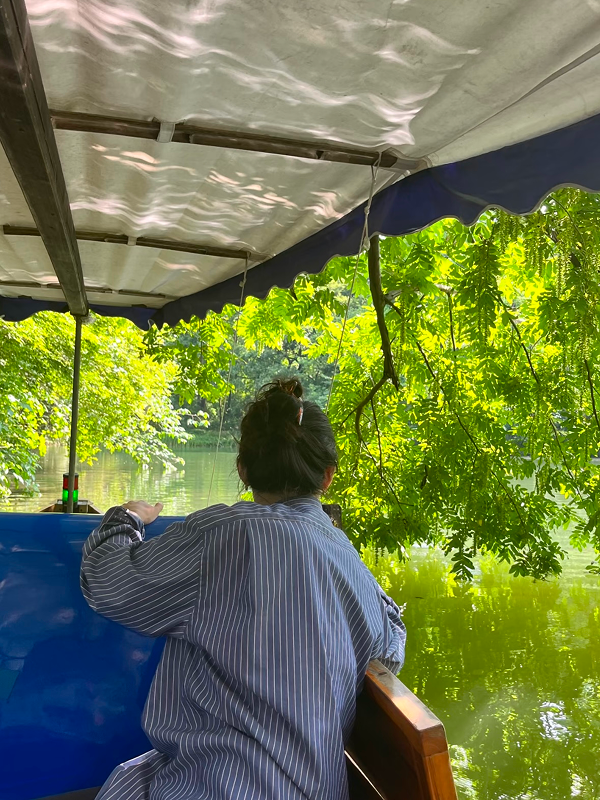 Experience the Leisurely Afternoon of Ancient Chinese Nobles at West Lake