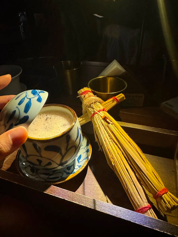 A Mystical Night Walk in Hangzhou: Wushan Bar & Night Market Experience