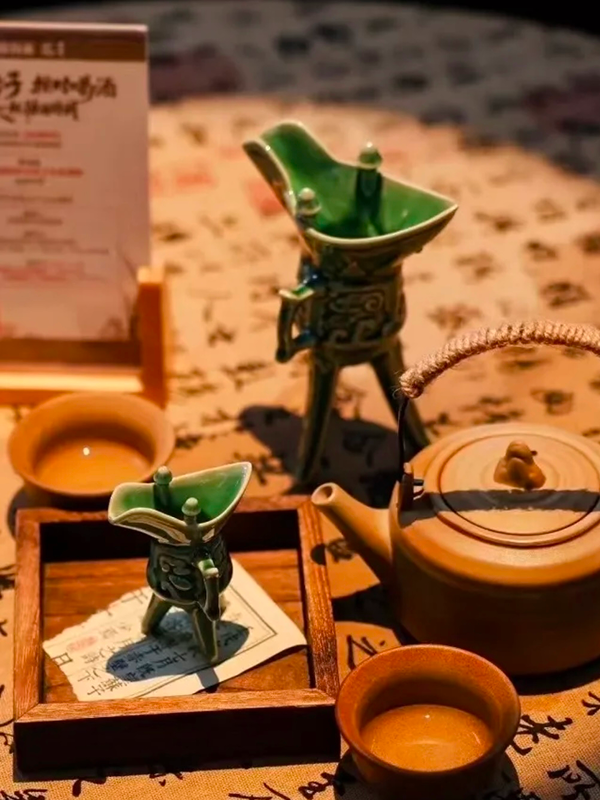 Authentic Shanghai Nightlife Experience: Secret Bars & Traditional Chinese Divination