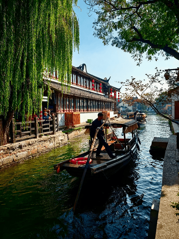 Zhujiajiao Blessing Experience: Temple Rituals, Paper Cutting & Jade Name Carving