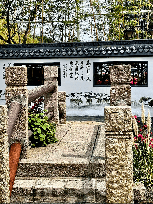 Zhujiajiao Blessing Experience: Temple Rituals, Paper Cutting & Jade Name Carving