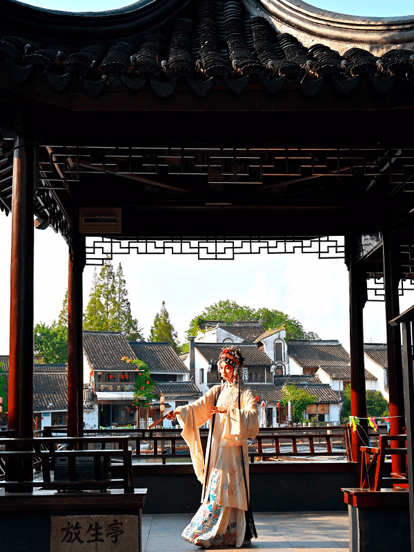Zhujiajiao Blessing Experience: Temple Rituals, Paper Cutting & Jade Name Carving